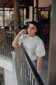 மனசெல்லாம் கண்ணாடி, உதைக்காத பந்தாடி, வதைக்காத கண்ணே கண்மணியே - ஐஷ்வர்யா ராஜேஷ் க்ளிக்ஸ்..