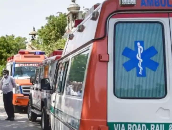 Amid rising Coronavirus Delhi Government fixed charges for private ambulances कोविड-19: दिल्ली में प्राइवेट एम्बुलेंस सेवाओं के लिए शुल्क 1,500 से 4,000 रुपये के बीच तय