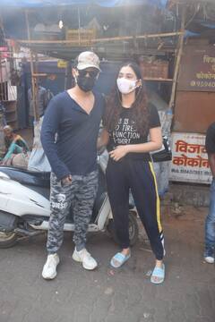 केपटाउन जाने से पहले गर्लफ्रेंड Disha Parmar के साथ स्पॉट हुए Rahul Vaidya, देखें तस्वीरें