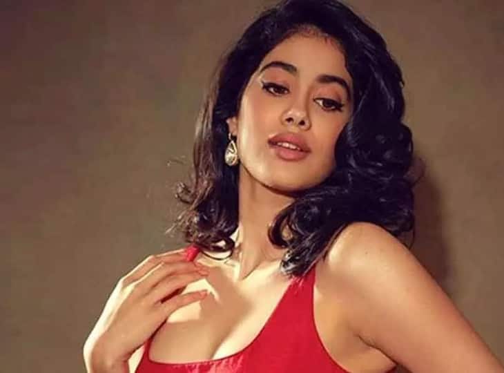 इस बॉलीवुड एक्टर के साथ किसिंग सीन करना चाहती हैं Janhvi Kapoor, खुद किया था खुलासा