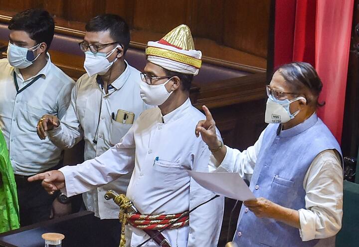 বিধায়কদের শপথবাক্য পাঠ করান প্রোটেম স্পিকার সুব্রত মুখোপাধ্যায়
