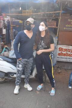 केपटाउन जाने से पहले गर्लफ्रेंड Disha Parmar के साथ स्पॉट हुए Rahul Vaidya, देखें तस्वीरें