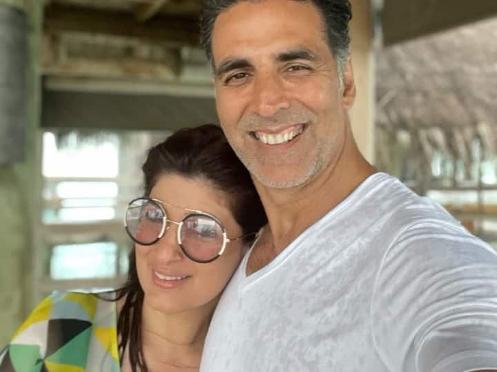 Twinkle Khanna REACTS To Twitter User Who Accused Akshay Kumar & Her Of Not Doing Enough For People Amid COVID-19 Crisis Twinkle Khanna REACTS To Twitter User Who Accused Akshay & Her Of 'Not Doing Enough' During COVID-19 Crisis