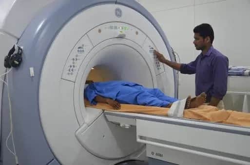 what is ct scan why you need this and when doctors ask for ct scan everything you need to know CT Scan: क्या होता है सीटी स्कैन और किन हालात में पड़ती है इसकी जरूरत, पता होना जरूरी है