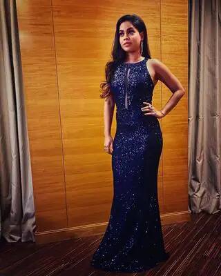 वयाच्या दहाव्या वर्षी आपल्या अभिनय कारकीर्दीची सुरुवात करणार्या सुमोना चक्रवर्तीने आतापर्यंत अनेक कार्यक्रमांमध्ये उत्तम काम केले आहे. सुमोनाने आपल्या करिअरची सुरूवात आमिर खान आणि मनीषा कोइराला यांचा चित्रपट 'मन'मधून केली होती. तिने आतापर्यंत कसम से, कस्तूरी, नीर भरे तेरे नैना देवी अशा छोट्या पडद्यावरील अनेक महत्त्वपूर्ण मालिकांमध्ये काम केले आहे.