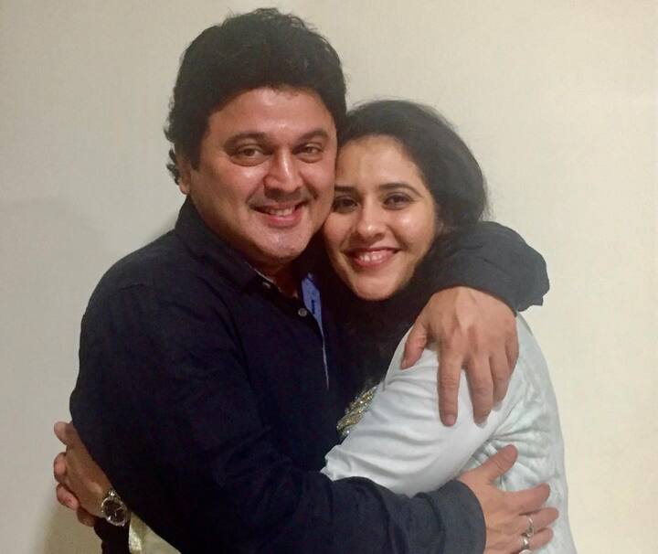 अली असगर भी इस शो में नज़र आते रहे हैं. कभी दादी तो कभी नानी बनकर उन्होंने खूब हंसाया है. 2005 में अली ने सिद्दीका से निकाह किया था और दोनों के दो प्यारे प्यारे बच्चे भी हैं. (फोटो - सोशल मीडिया)