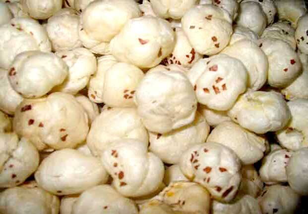 વૈજ્ઞાનિકોની માનીએ તો સૌથી શ્રેષ્ઠ સુકોમેવો મખાના છે. બિહારમાં તેનું ઉત્પાદન મોટા પાયે થાય છે. મખાનાને માના દૂધ કરતા પણ વધુ પૌષ્ટિક માનવામાં આવે છે. મખાનામ એમિનો એસિડ, પ્રોટીનનો સારો સ્ત્રોત છે.