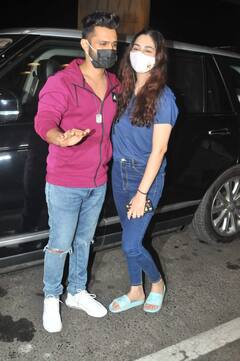 अभी न जाओ छोड़ कर: ब्वॉयफ्रेंड Rahul Vaidya को एयरपोर्ट छोड़ने आईं Disha Parmar की आखों में दिखे आंसू, देखें तस्वीरें