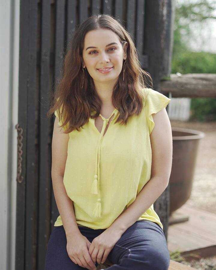 Evelyn Sharma - एवलिन शर्मा भी ये जवानी है दीवानी से लेकर मैं तेरा हीरो तक में नज़र आ चुकी हैं. खूबसूरत होने के बावजूद वो लेकिन बतौर लीड एक्ट्रेस अपनी पहचान नहीं बना सकीं और छोटे मोटे रोल तक ही सीमित हैं. (फोटो - सोशल मीडिया)