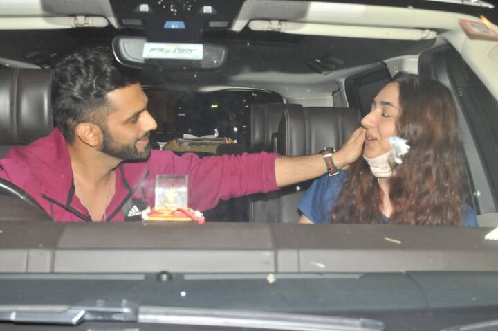 Rahul Vaidya’s ladylove Disha Parmar was by his side outside the airport as she came to drop him along with few other friends. [pic credit: Manav Manglani]