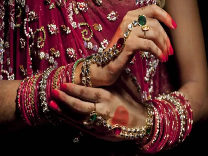 Women Legal Rights in India: हर शादीशुदा महिला को पता होने चाहिए ये 4 कानूनी अधिकार