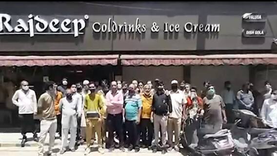 Rajkot: લાખાજીરાજ રોડ પરના વેપારીઓ કેમ કરી રહ્યાં છે લોકડાઉનનો વિરોધ,જુઓ વીડિયો