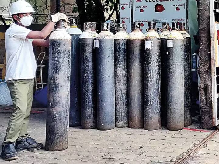 Black marketing of oxygen cylinder in Aligarh uttar pradesh अलीगढ़ में सामने आया ऑक्सीजन सिलेंडर की कालाबाजारी का मामला, एसडीएम को सौंपी गई जांच
