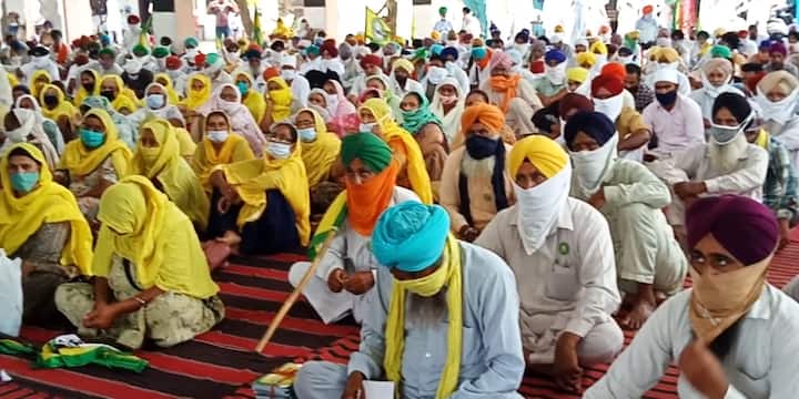 ਇਸ ਮੌਕੇ ਸੁਖਦੇਵ ਸਿੰਘ ਕੋਕਰੀ ਨੇ ਪੰਜਾਬ ਅਤੇ ਕੇਂਦਰ ਸਰਕਾਰ 'ਤੇ ਵਰ੍ਹਦਿਆ ਕਿਹਾ ਪੰਜਾਬ ਸਰਕਾਰ ਪੰਜਾਬ ਵਿਚ ਲੌਕਡਾਊਨ ਲਗਾਉਣ ਤੋਂ ਪਹਿਲਾਂ ਪੰਜਾਬ ਦੇ ਸਾਰੇ ਸਰਕਾਰੀ ਹਸਪਤਾਲਾਂ ਵਿੱਚ ਸਿਹਤ ਸਹੂਲਤਾਂ ਨੂੰ ਬਿਹਤਰ ਬਣਾਉਣ ਲਈ ਆਕਸੀਜਨ, ਵੈਂਟੀਲੇਟਰ, ਆਕਸੀਜਨ, ਕਰੋਨਾ ਵੈਕਸ਼ੀਅਨ ਦਾ ਪ੍ਰਬੰਧ ਕਰੇ।