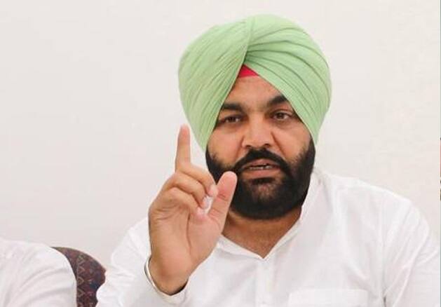 Congress MP Gurjeet Aujla attacked the captain Amarinder singh, Captain formed a new party ਔਜਲਾ ਦਾ ਕੈਪਟਨ ਨੂੰ ਚੈਲੰਜ! ਮਾਫੀਆ 'ਚ ਸ਼ਾਮਲ ਮੰਤਰੀਆਂ ਤੇ ਵਿਧਾਇਕਾਂ ਦੇ ਨਾਂ ਨਸ਼ਰ ਕਰੋ...