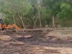 यूपी: हार से बौखलाए पूर्व प्रधान की शर्मनाक करतूत, जेसीबी से खुदवा दी 200 मीटर सड़क