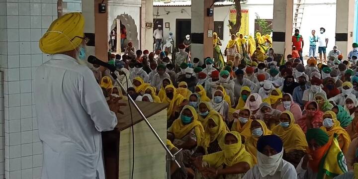 ਇਸ ਮੌਕੇ ਸੰਬੋਧਨ ਕਰਦਿਆਂ ਸੁਖਦੇਵ ਸਿੰਘ ਕੋਕਰੀ ਨੇ ਭਾਰਤ ਦੇ ਪ੍ਰਧਾਨ ਮੰਤਰੀ ਨਰਿੰਦਰ ਮੋਦੀ ਤੇ ਨਿਸ਼ਾਨਾ ਵਿੰਨਦਿਆਂ ਕਿਹਾ ਕਿ ਭਾਰਤ ਦਾ ਪ੍ਰਧਾਨ ਮੰਤਰੀ ਨਰਿੰਦਰ ਮੋਦੀ ਅਡਾਨੀ ਅੰਬਾਨੀ ਵਰਗੇ ਅਮੀਰ ਘਰਾਣਿਆਂ ਦੇ ਇਸ਼ਾਰਿਆਂ 'ਤੇ ਚੱਲ ਕੇ ਪੰਜਾਬ ਦੀ ਕਿਸਾਨੀ  ਤੇ ਹਰੇਕ ਵਰਗ ਨੂੰ ਤਬਾਹ ਕਰਨ 'ਤੇ ਤੁੱਲਿਆ ਹੋਇਆ ਹੈ।