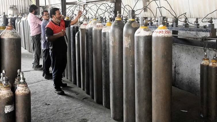 Aligarh Admin Orders Probe Into 'Black Marketing' Of Oxygen Cylinders Aligarh Admin Orders Probe Into 'Black Marketing' Of Oxygen Cylinders