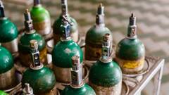 Oxygen Crisis: দিল্লি-কর্ণাটককে অক্সিজেন জোগান দেওয়া নিয়ে কেন্দ্রকে কড়া দাওয়াই সুপ্রিম কোর্টের