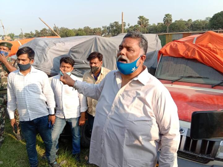 BJP नेता राजीव प्रताप रूडी के ऑफिस में दर्जनों एंबुलेंस बेकार खड़ी देख भड़के पप्पू यादव, दोनों के बीच जमकर वार-पलटवार pappu yadav furious after seeing an ambulance standing in chapra rajiv pratap rudy said take it for free ann BJP नेता राजीव प्रताप रूडी के ऑफिस में दर्जनों एंबुलेंस बेकार खड़ी देख भड़के पप्पू यादव, दोनों के बीच जमकर वार-पलटवार