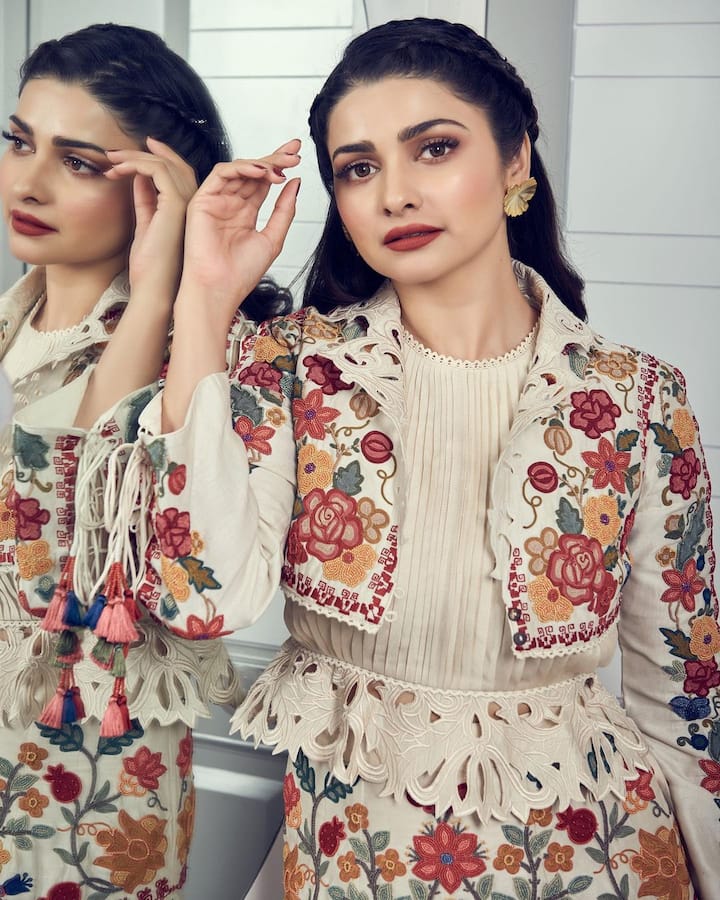 Prachi Desai - प्राची देसाई ने टेलीविज़न से बड़े पर्दे पर कदम रखा था. और उन्हें छोटे पर्दे की तरह सिल्वर स्क्रीन पर भी खूब पसंद किया गया. लेकिन फिर भी वो अपना जादू इंडस्ट्री में नहीं चला सकीं.(फोटो - सोशल मीडिया)
