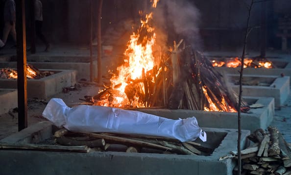 75 corona positive bodies cremated in a week at Ramgarhia crematorium in Ludhiana ਕੋਰੋਨਾ ਦਾ ਕਹਿਰ, ਲੁਧਿਆਣਾ ਦੇ ਰਾਮਗੜ੍ਹੀਆ ਸ਼ਮਸ਼ਾਨ ਘਾਟ 'ਚ ਹਫ਼ਤੇ ਅੰਦਰ 75 ਕੋਰੋਨਾ ਪੌਜ਼ੇਟਿਵ ਦੇਹਾਂ ਦਾ ਸਸਕਾਰ