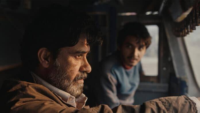 माइलस्टोन - नेटफ्लिक्स या ओटीटी प्लॅटफॉर्मवर इव्हान अय्यरची 'माईलस्टोन' ही एका मध्यमवयीन ट्रक चालक गालिबच्या वैयक्तिक दुःखांची कहाणी आहे. एका नवीन मुलामुळे या व्यक्तीला आपली नोकरी जाण्याची भीती वाटत आहे. सुविंदर विक्की आणि लक्ष्वीर सरन यांच्या मुख्य भूमिकेसह या मालिकेला बरीच पसंती दिली जात आहे.