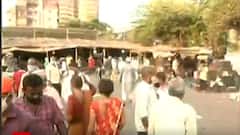 Mumbai Corona : फळं खरेदी करण्यासाठी मुंबईकरांकडून सोशल डिस्टन्सिंगची ऐशीतैशी