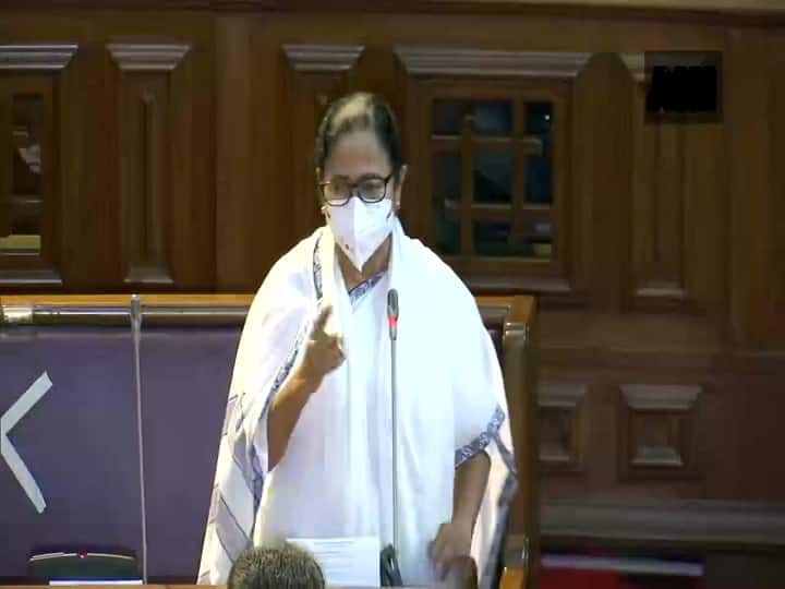 West Bengal Chief Minister Mamata Banerjee in the state Assembly बंगाल विधानसभा में बोलीं ममता- केंद्र ने बीते 6 महीने में कोई काम नहीं किया, मंत्री सत्ता के लिए रोजाना यहां आए