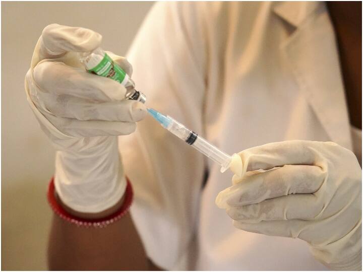 More than 14.8 Lakh beneficiaries of age group 18 to 44 Vaccinated under Phase 3 of Vaccination Drive ANN देश में 18 से 44 साल के 14.88 लाख से अधिक लोगों को दी जा चुकी है वैक्सीन की पहली डोज