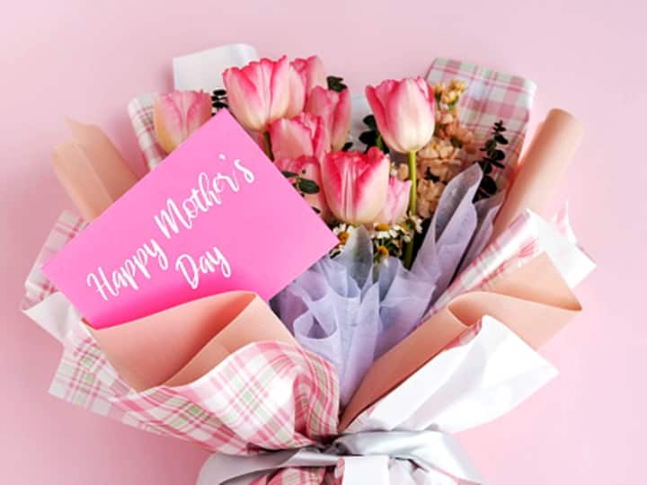 Happy Mother’s Day 2021: इन शुभकामनाओं और संदेशों से बनाएं मां के लिए आज का दिन खास