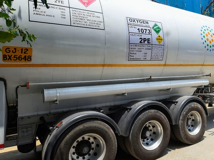 Toll exemption on tankers transporting liquid medical oxygen on national highways लिक्विड मेडिकल ऑक्सिजनची वाहतूक करणाऱ्या टँकर्सना राष्ट्रीय महामार्गावर टोलमाफी