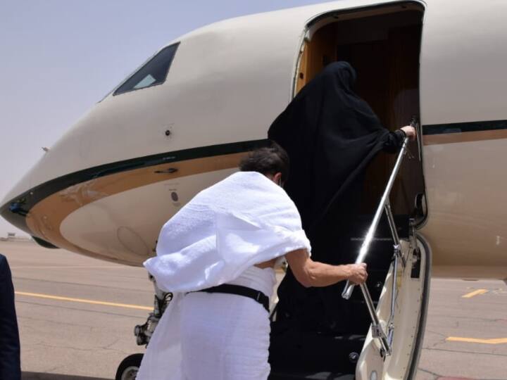 The 'Umrah' is an Islamic pilgrimage to Mecca that can be undertaken at any time of the year. It requires Muslims to perform two key rituals, Tawaf and Sa'i. (Image: PMO Pakistan/Twitter)