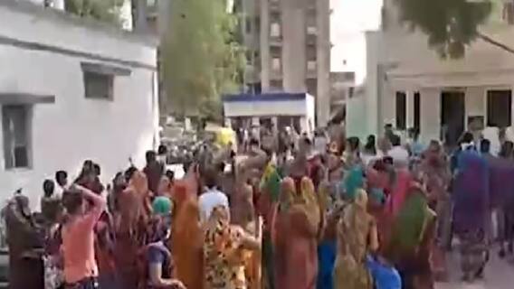 ગાંધીનગરના દહેગામના હાડકાઇ મંદિરે ભીડ થતા પોલીસે કરી કાર્યવાહી, જુઓ વીડિયો