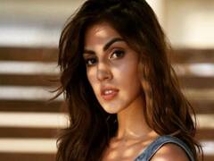 Mother's Day के मौके पर Rhea Chakraborty ने शेयर की मां के साथ बचपन की तस्वीर, लिखी ये बात