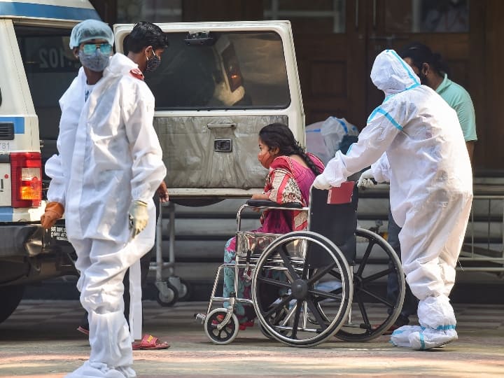 West Bengal registers 144 new Coronavirus fatalities highest so far in single day 19511 fresh cases पश्चिम बंगाल में कोरोना से एक दिन में सबसे अधिक 144 लोगों की मौत, पिछले 24 घंटे में रिकॉर्ड नए केस