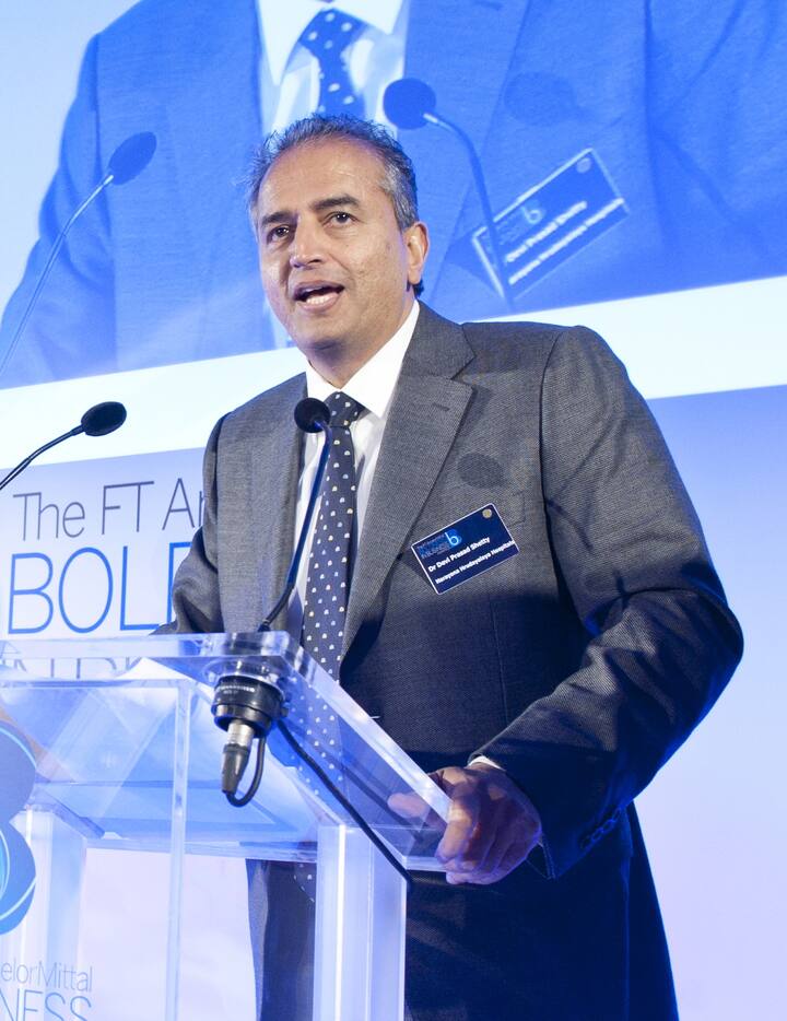 डॉ. देवी प्रसाद शेट्टी- बंगळुरू येथील नारायणा हेल्थ आणि कार्डियाक इन्स्टिट्यूटचे संस्थापक अध्यक्ष असून ते स्वतः कार्डियाक सर्जन आहेत. त्यांनी आतापर्यंत १ लाख २० हजार ह्रदयशास्त्रक्रिया केल्या असून त्यापैकी ४० टक्के शस्त्रक्रिया या मुलांवर केल्या आहेत. २०१२ साली त्यांना पद्मभूषण पुरस्काराने सन्मानित करण्यात आले होते.