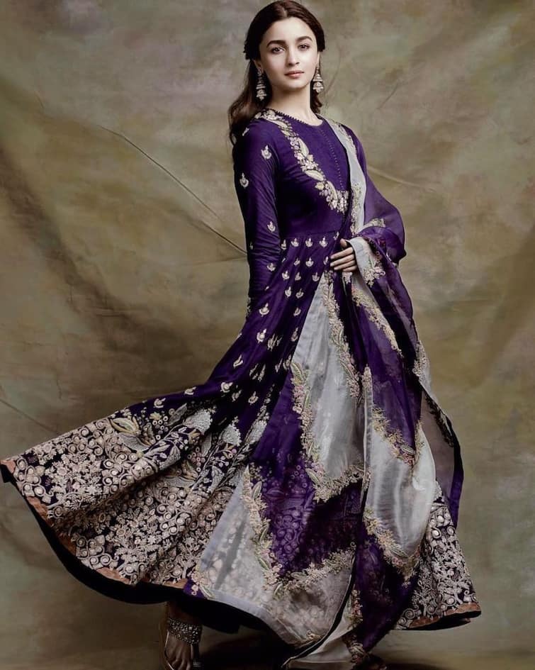 गर्मियों की शादी के जश्न के लिए Alia Bhatt की अलमारी से इन 5 एथनिक सूट से हों Inspire