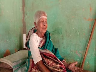 Happy mothers day 2021 celebration 108 years old mom celebrated by their children Mothers day: 108 வயது அம்மாவை கொண்டாடிய மகன்கள், மகள்கள்.. கிராமத் திருவிழாவானது அன்னையர் தினக் கொண்டாட்டம்