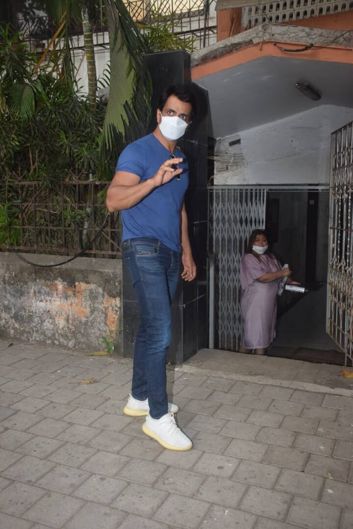 खुद कोरोना को एक हफ्ते में ही मात देकर वो वापस फील्ड पर लौट चुके हैं और हर उस जरूरतमंद तक मदद पहुंचा रहे हैं, जहां वो पहुंचा सकते हैं.