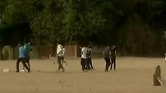 Ahmedabad: કોરોના મહામારી વચ્ચે ક્રિકેટ રમવા એકઠા થયા યુવાનો, જુઓ વીડિયો