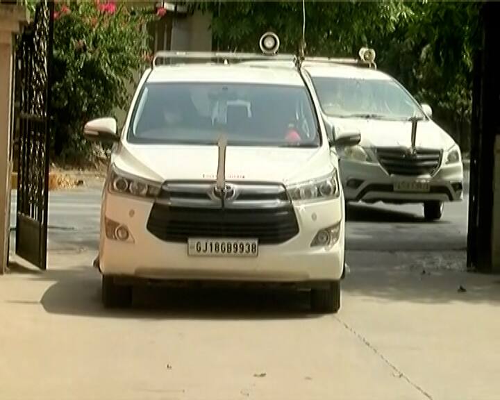 Gujarat Corona Cases live updates India COVID-19 Cases Surat Ahmedabad Vadodara Gandhinagar Mumbai Delhi Covid-19 deaths stats daily cases guidelines news updates 9th May 2021 Coronavirus Cases LIVE: નીતિન પટેલે આપી કોરોનાને મ્હાત, જાણો કેટલા દિવસ લીધી સારવાર