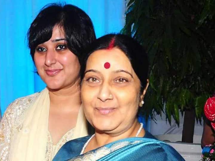 मदर्स डे पर मां Sushma swaraj को याद कर भावुक हुईं Bansuri swaraj, फोटो पोस्ट कर कही ये बात