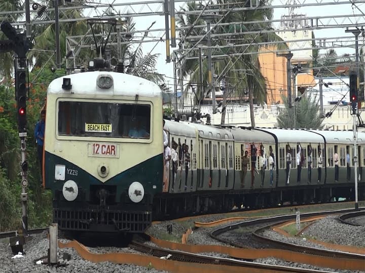 Tamil Nadu Corona Guidelines Changes suburban train services restrictions for passengers TN Corona lockdown Restrictions: சென்னை புறநகர் ரயில் சேவைகளில் மாற்றம் :  நாளை முதல் அமலுக்கு வரும் புதிய கட்டுப்பாடுகள்..