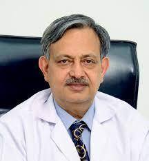 डॉ. शिवकुमार सरीन- दिल्ली येथील इन्स्टिटयूट ऑफ लिव्हर अँड बिलरी सायन्स येथे संचालक म्हणून कार्यरत असून त्यांनी १९८१ साली पोटविकार (गॅस्ट्रोइंट्रोलॉजी ) या विषयात शिक्षण दिल्ली येथील एम्स या संस्थेतून घेतले आहे. त्यांना पद्मभूषण पुरस्काराने सन्मानित करण्यात आले आहे.