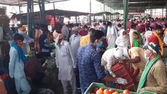 ਸ਼ਰੇਆਮ ਉੜਾਈ ਜਾ ਰਹੀਆਂ ਨੇ ਸਰਕਾਰ ਦੇ ਨਿਯਮਾਂ ਦੀਆਂ ਧੱਜੀਆਂ, ਸਬਜ਼ੀ ਮੰਡੀ ਵਿੱਚ ਨਹੀਂ ਨਜ਼ਰ ਆਈ ਸੋਸ਼ਲ ਡਿਸਟੈਂਸਿੰਗ