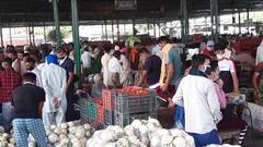 ਸ਼ਰੇਆਮ ਉੜਾਈ ਜਾ ਰਹੀਆਂ ਨੇ ਸਰਕਾਰ ਦੇ ਨਿਯਮਾਂ ਦੀਆਂ ਧੱਜੀਆਂ, ਸਬਜ਼ੀ ਮੰਡੀ ਵਿੱਚ ਨਹੀਂ ਨਜ਼ਰ ਆਈ ਸੋਸ਼ਲ ਡਿਸਟੈਂਸਿੰਗ