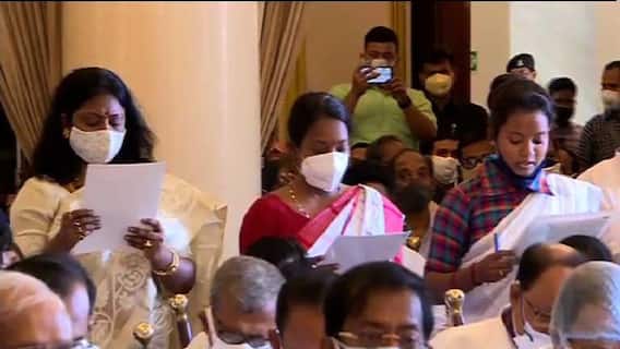 Cabinet Oath Taking: চন্দ্রিমা থেকে শিউলি, বীরবাহা থেকে সাবিনা, শপথ নিয়ে উন্নয়নের অঙ্গীকার মহিলা মন্ত্রীদের