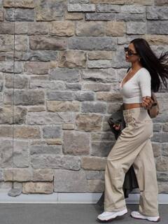 Sonam Bajwa Photoshoot: पंजाबी एक्ट्रेस सोनम बाजवा सोशल मीडिया पर करती हैं राज, तस्वीरों में देखिए उनका ग्लैमरस अंदाज