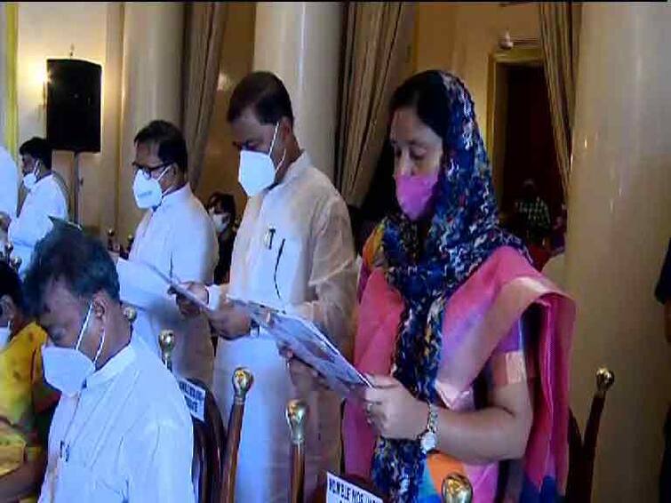 Many new faces in Mamata Banerjee led new state cabinet as MLAs take oath Mamata Banerjee Cabinet মমতার নতুন মন্ত্রিসভায় ১৮ নতুন মুখ, জায়গা পেলেন কারা?